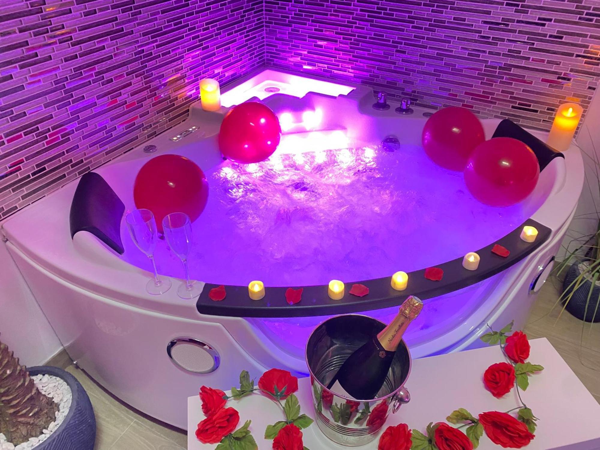 L'Escale Balneo'Romantique - Loveroom - Jacuzzi & Petit Dejeuner Villiers-sur-Marne Kültér fotó